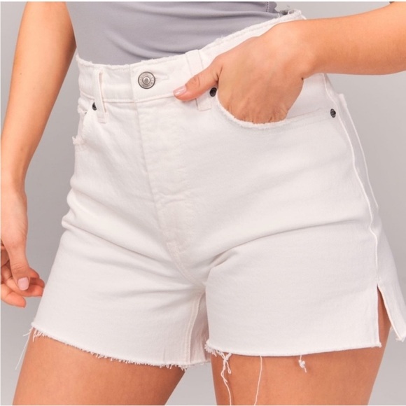 Abercrombie & Fitch Curve Love High Rise 4” Mom Short High Rise White Sz 32 (14) - Picture 1 of 10